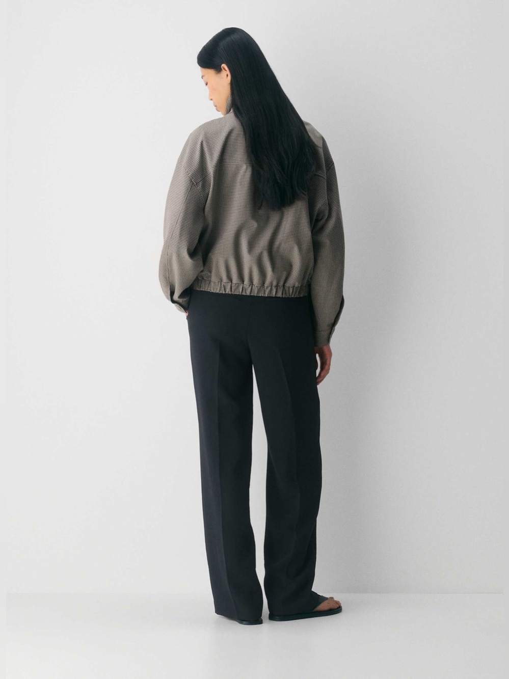 Aritzia The Limitless Pant Crepette Classic Fit Trouser Elastic Back Waist Black - Picture 3 of 11